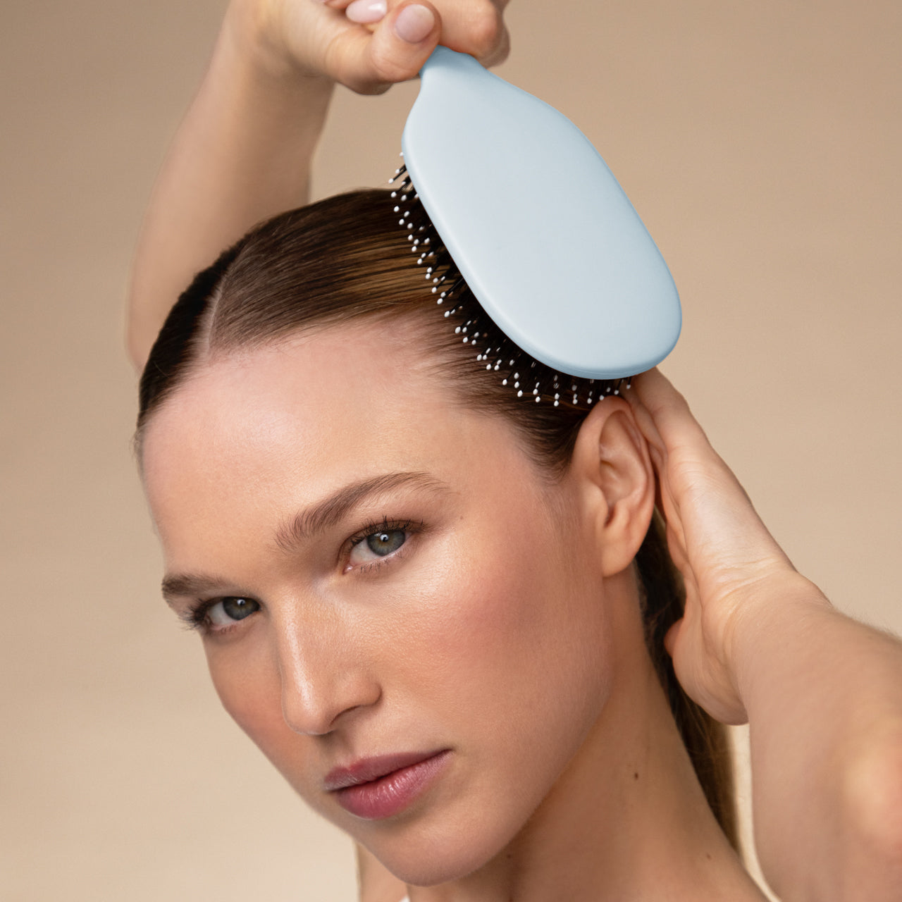 505794-Smooth_PolishBrush-Pro-HazeBlue-Model-1280x1280px.jpg